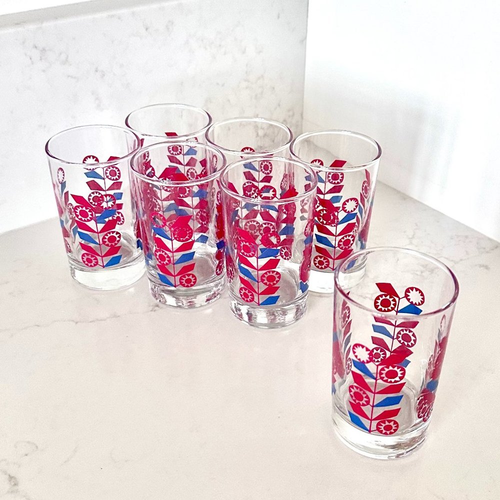 Crate & Barrel Juice Glass set of 7 - Firework Flower